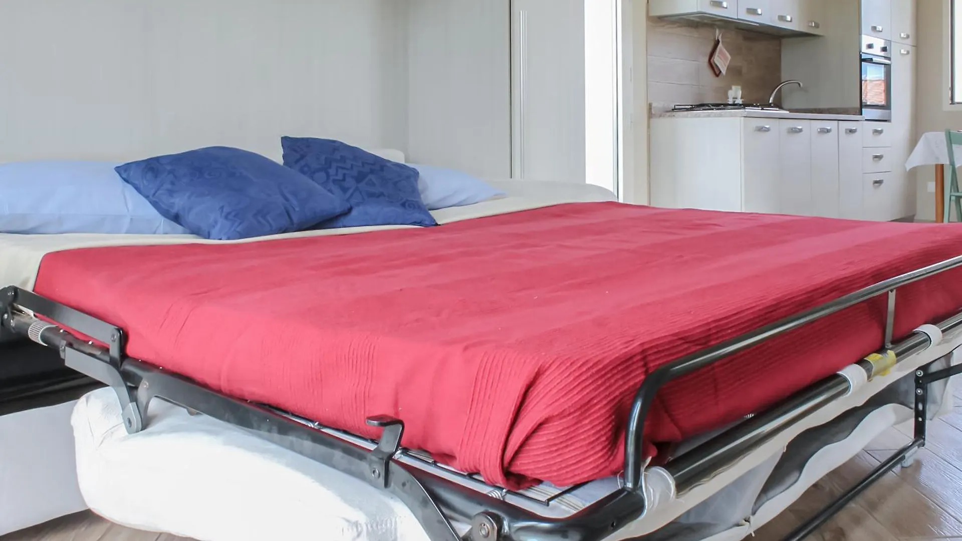 Modern Home With Private Parking Near The Station! Lucca 0*,  Italien