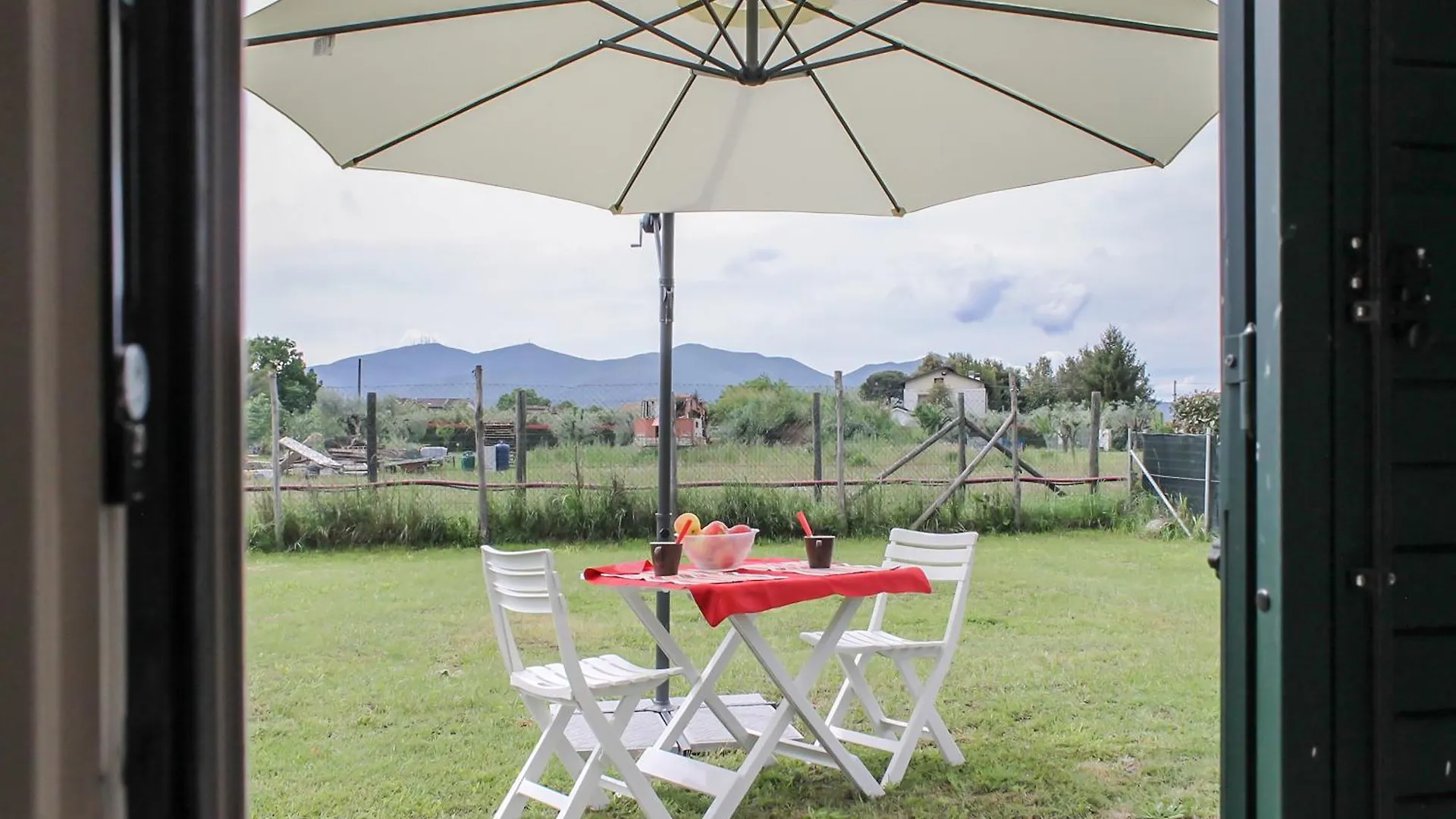 Modern Home With Private Parking Near The Station! Lucca