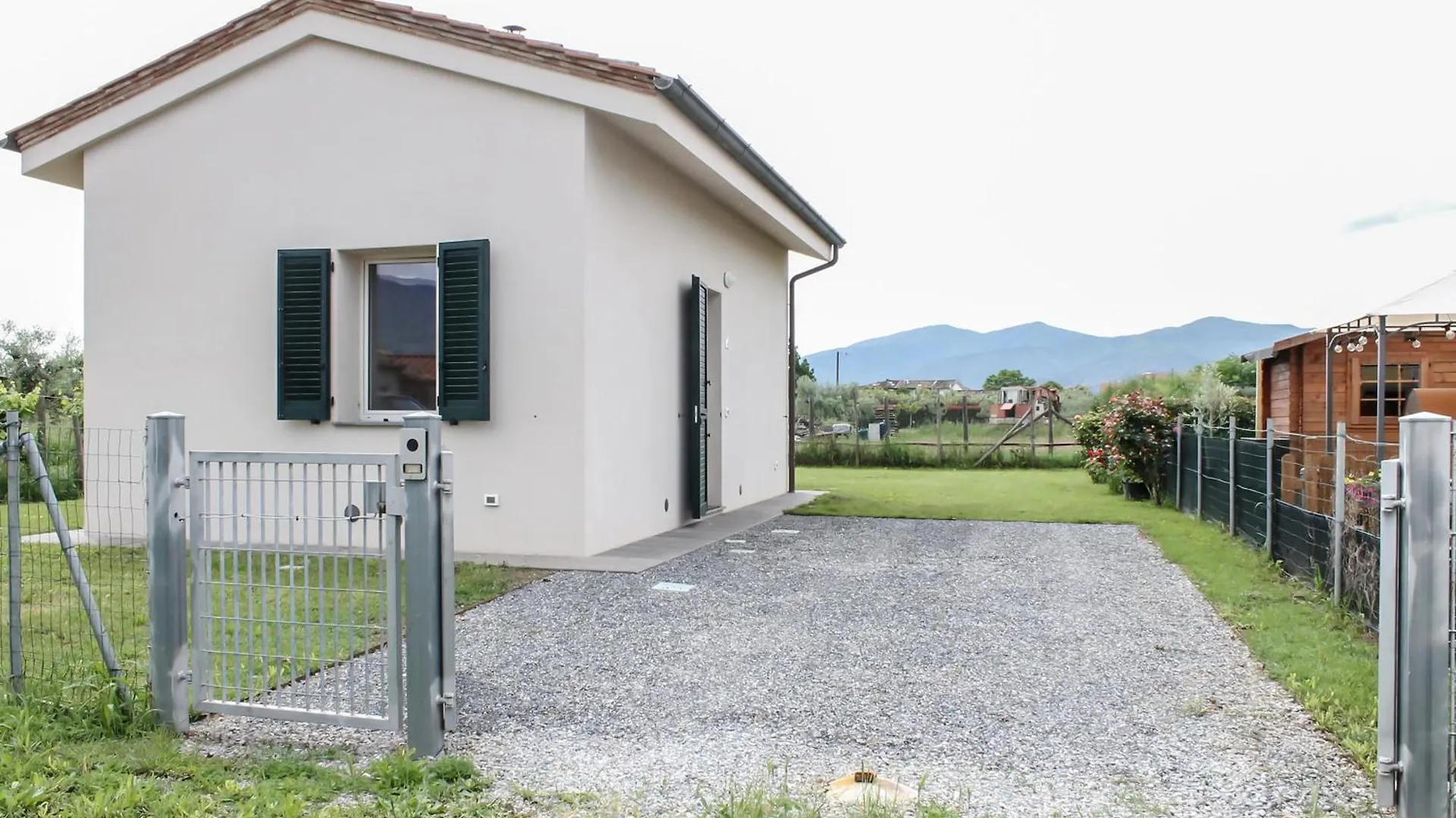 Lägenhet Modern Home With Private Parking Near The Station! Lucca